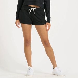 NWT Vuori halo performance short black heather. Size large